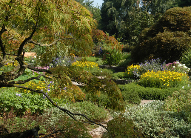 10.000 verschiedene Pflanzen verzaubern im Botanischen Garten. Dazu wird die Welt des Bodens erklärt. | Foto: Stadt Linz