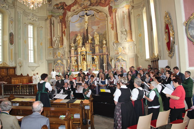 Über 300 Menschen lauschten dem Gesamtchor in der Basilika Maria Loreto | Foto: KK