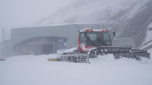 Am 2. Oktober ist das Kitzsteinhorn in den Winter 2016/17 gestartet, aktuell mit den Pisten beim Magnetköpfl-Lift. | Foto: Gletscherbahnen Kaprun AG