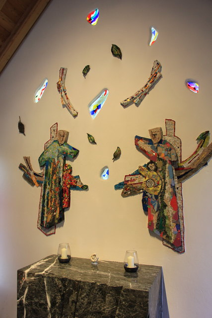 ...gestaltet von Bildhauer Walter File