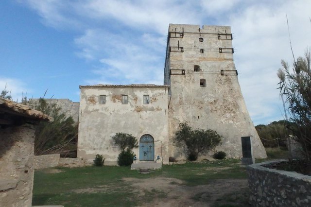 Die wehrhafte Klosteranlage auf den Strophaden - die heutigen "Piraten" werden eingelassen. | Foto: Christian Haidinger
