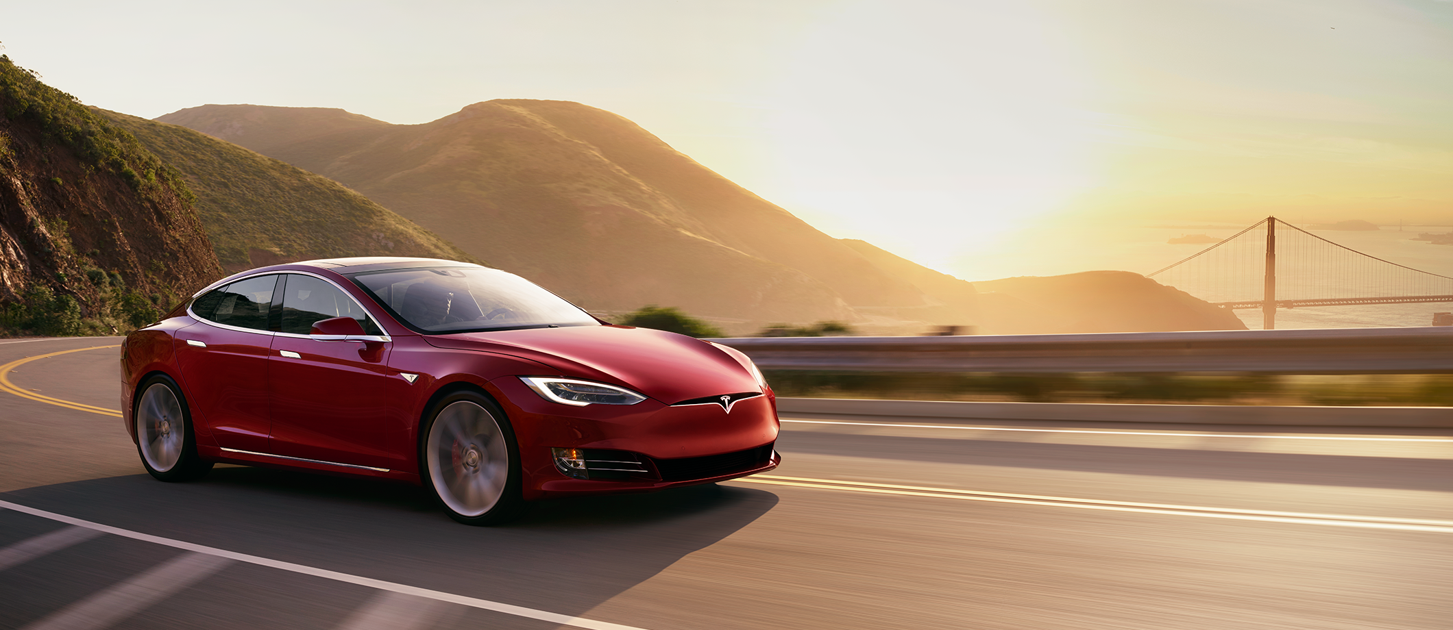 Tesla Model S: Die fast fünf Meter lange, fünftürige Luxus-Limousine startet bei 76.600 Euro. P90D: ab 127.000 Euro.