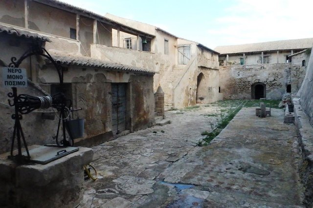 Aufgeräumter altklösterlicher Innenhof! | Foto: Christian Haidinger