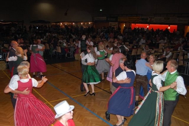 Das traditionelle Oktoberfest der Feuerwehr Hitzendorf in der Kirschenhalle war mit 700 Besuchern ein voller Erfolg.