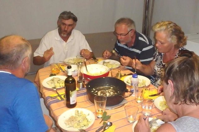 Für die Einladung auf die EL GRECO IV hat sich der Einsiedler ein weißes Hemd übergezogen! | Foto: Gerhard Nagy