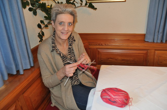 Melanie Eichbauer nimmt die Stricknadeln zur Hand. Dabei kann sie abschalten und zudem entstehen Woll-Träume