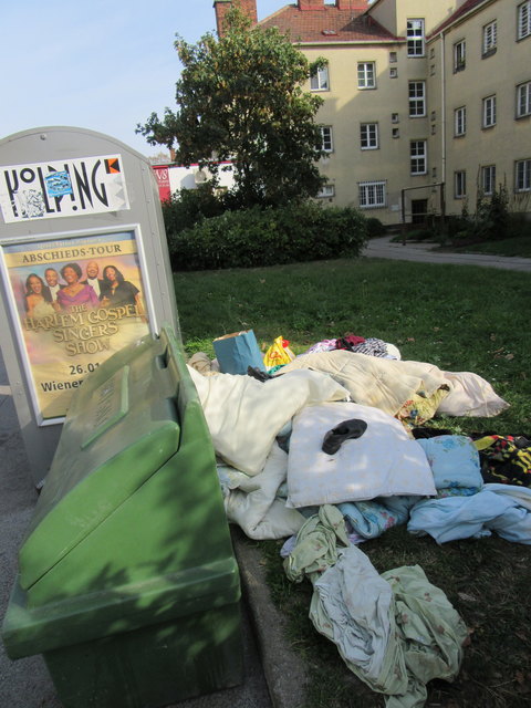 Ist es wirklich notwendig das man alles rausräumt und nichts mehr zurückgibt?????Ein Chaos herrscht an der Raxstrasse 19 in Favoriten
