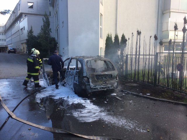 Ein Fahrzeug brannte in Töschling komplett aus | Foto: FF Töschling