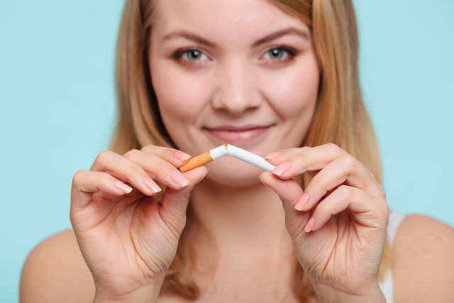Viele ältere Jugendliche hören mit dem Rauchen wieder auf. | Foto: Voyagerix/Fotolia.com