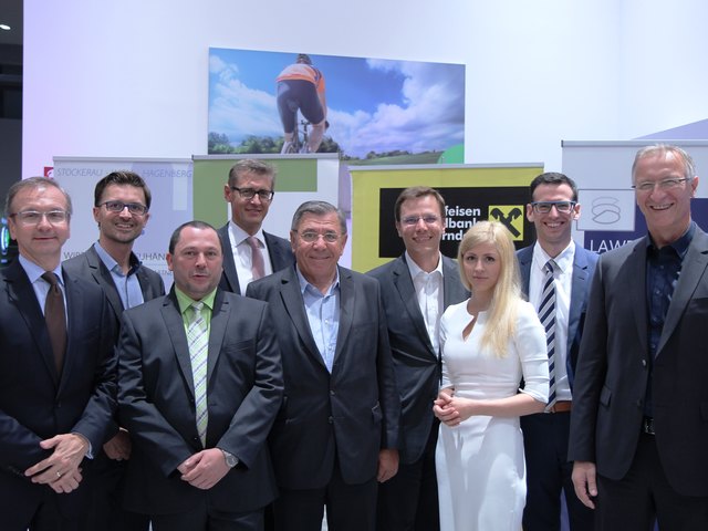Günther Franz Harold (Raiffeisen-Regionalbank ), Steuerberater Johann Lehner, Harald Werner (Raiffeisen-Regionalbank Gänserndorf), Rechtsanwalt Werner Borns, Josef und Gernot Wiesinger (Autohaus Wiesinger) Steuerberaterin Julia Prachleitner, Rechtsanwalt Michael Leitner, Gerhard Schey (Autohaus Wiesinger).