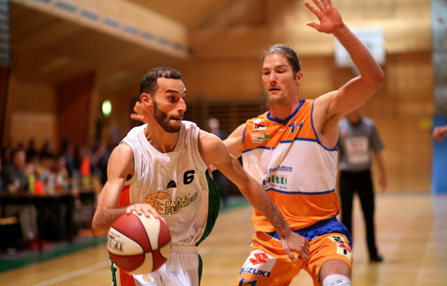 07.11.2015 Basketball 2.Bundesliga 2015/16 Grunddurchgang 8.Runde Basketflames vs. BBU Salzburg Im Bild: Dominik Müllner (6), Dominik Gross (11) Copyright Pictorial / M.Filippovitsoffice@pictorial.atwww.basketball.pictorial.at 