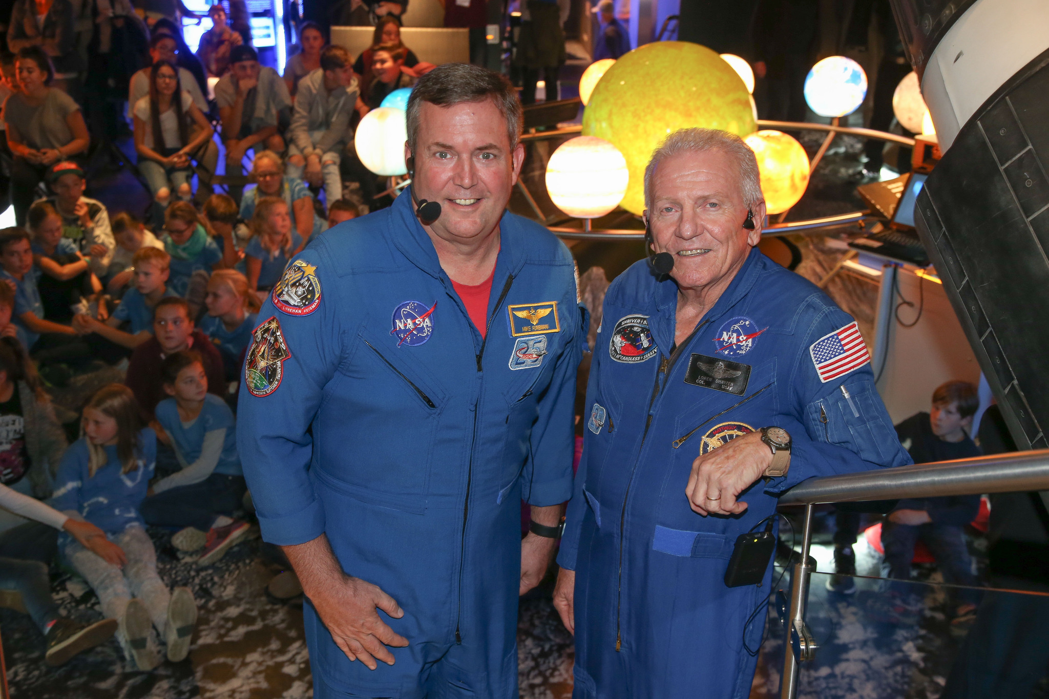 Mike Foreman Astronauten Loren Shriver und Mike Foreman erzählten in Salzburg von ...