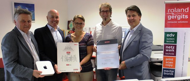 Gerald Gutmann (re.), Roland Gergits mit seiner Mitarbeiterin Tanja Gschiel, Bgm. LAbg. Georg Rosner und Bgm. Hermann Pferschy (li.) | Foto: wk