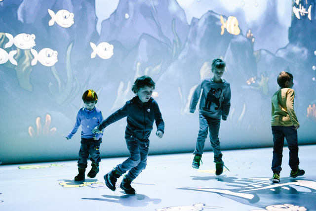 Im Ars Electronica Center gilt für Kinder bis 14 Jahre freier Eintritt und ermäßigter Eintritt für Begleitpersonen. | Foto: AEC/ds