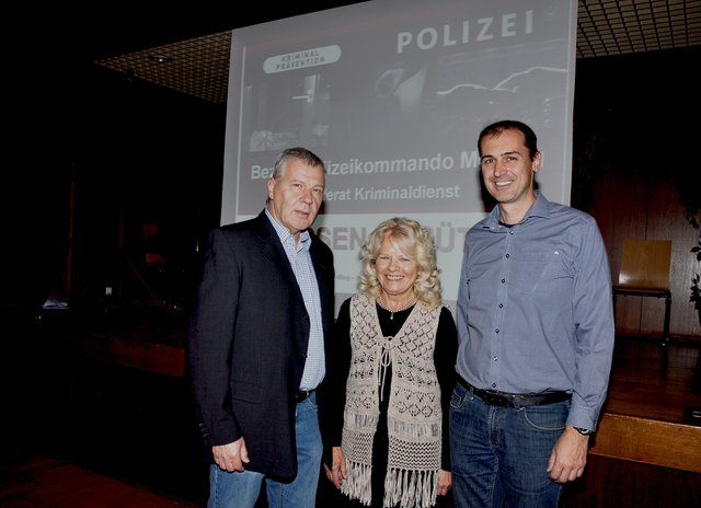 Manfred Sulzer, Hanneliese Weiherer und Johann Haiden (v.l.) freuten sich über das große Interesse am Vortrag.