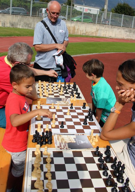 Beim ASVÖ Familiensporttag versuchten rund 270 Kinder Schach unter freiem Himmel zu spielen.