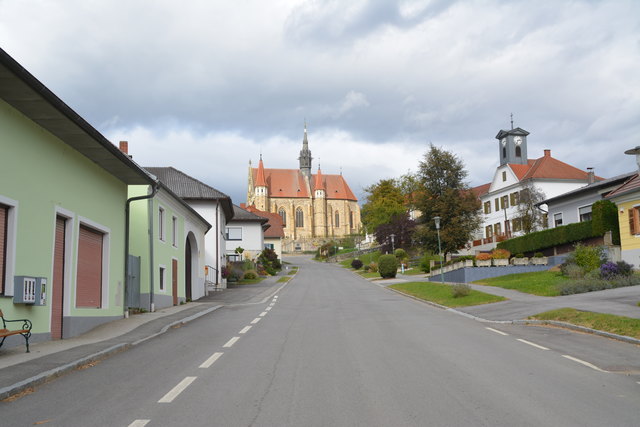 Die Marktgemeinde Mariasdorf besteht aus den Ortsteilen Bergwerk, Grodnau, Mariasdorf, Neustift b. Schlaining, Tauchen. Das Wahrzeichen ist die Mariae Himmelfahrtskirche.