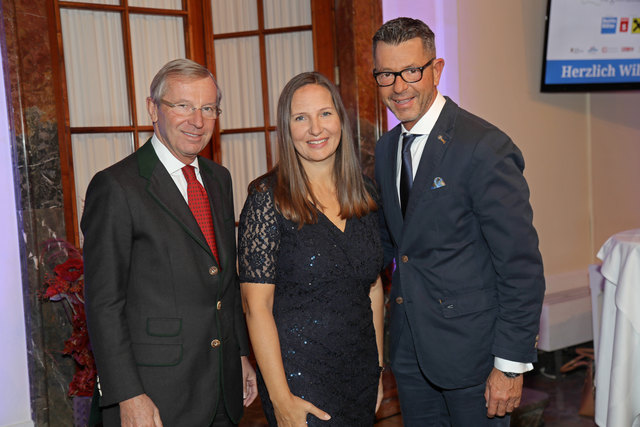Regionalität im Blick:  LH Wilfried Haslauer, BB-Chefredakteurin Stefanie Schenker und BB-GF Michael Kretz. | Foto: Neumayr