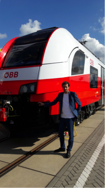 Auch Steckdosen und kleine Tische sollen im Zug vorhanden sein. | Foto: PUK