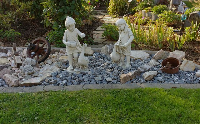 Sehr netter Garten,   bitte gross anschauen !