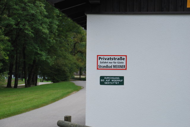 Das Parken auf der "Meixner-Wiese" ist nur zu Betriebszeiten des Bades gestattet