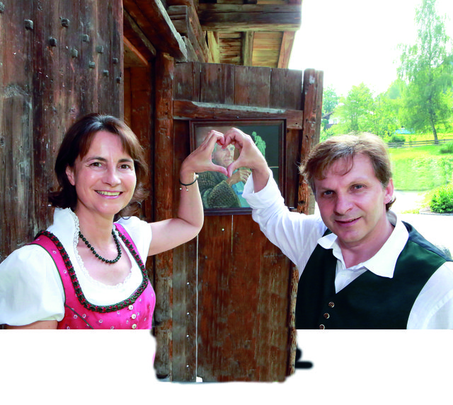Ihr Herz schlägt für Leopold Kohr: Susanna Vötter-Dankl und Christian Vötter. | Foto: Roland Hölzl