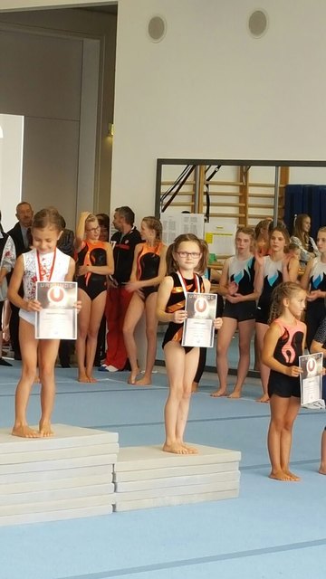 Stolz auf ihre Medaille: Sophie Leitner (mitte). | Foto: Astrid Zehetmair