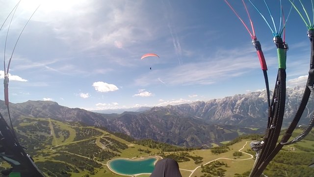 Frei wie ein Vogel die herrliche Bergwelt in Hinterstoder genießen – das wird für jedermann bei den Flying Days am 22. und 23. Oktober 2016 möglich. | Foto: Robert Kubin