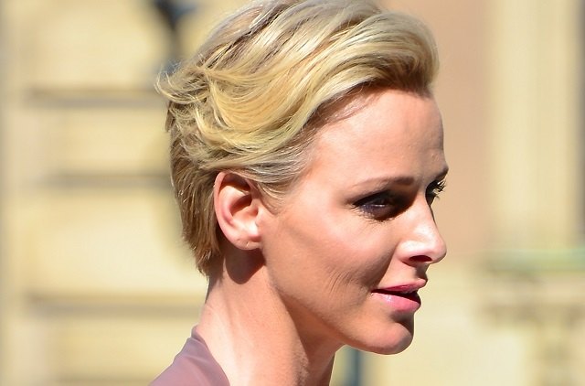 So haben wir Fürstin Charlene noch nie gesehen! | Foto: Frankie Fouganthin, wikipedia, CC BY-SA 3.0