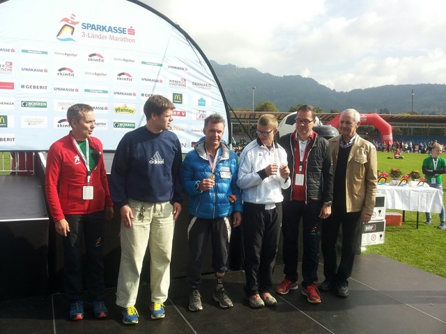 Martin Falch (3. v. li.) aus St. Anton am Arlberg sicherte sich den nationalen Titel im Viertel-Marathon.