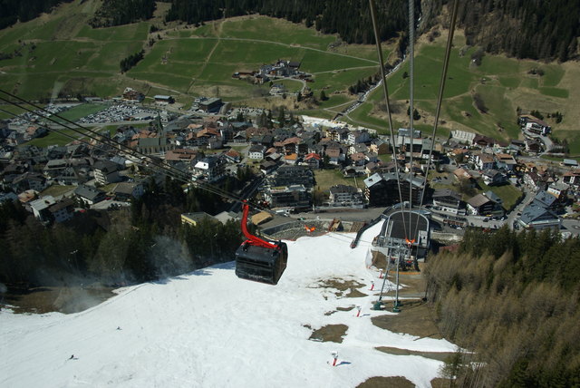 Im Ischgler Ortsteil Prenner (im Bild rechts der Seilbahn) plant die Neue Heimat Tirol mehrere Wohnblöcke für Dienstnehmer.