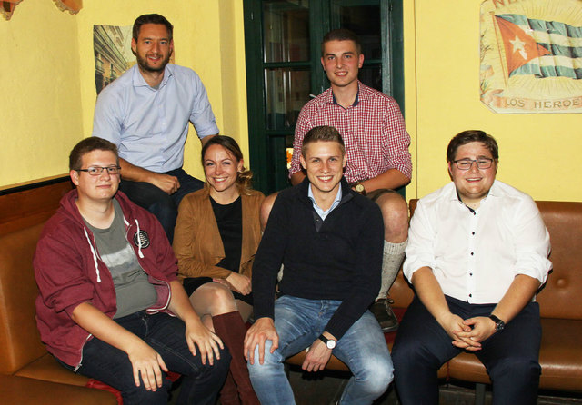 Mit Engagement in die Zukunft: Hubert Hackl, Vbgm. Michael Ulrich, JVP-Bezirksobfrau Julia Wagentristl, JVP-Landesobmann Patrik Fazekas, JVP-Obmann Andreas Feiler und Obmann-Stv. Thomas Haffer | Foto: JVP