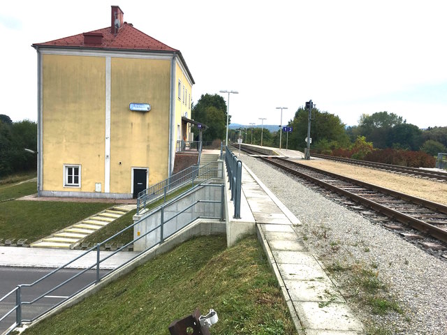 Am Bahnhof Loipersbach konnte der Drogenkurier erst nach heftiger Gegenwehr festgenommen werden. | Foto: Klampfer