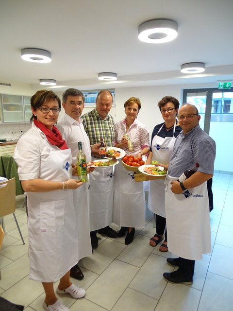 Kochten auf: Magdalena Siegl, Franz Fartek, Kammer-Obmann Günther Rauch, Maria Pein, Maria Matzhold, Anton Gangl (v.l.).