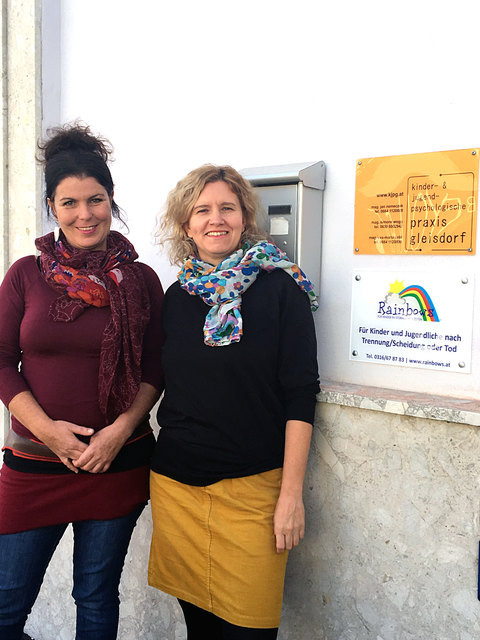 Die zwei Hausdamen: Christine Wassermann, RAINBOWS-Steiermark und Simone Wogg, Kinder- und Jugendpsychologische Praxis Gleisdorf (v.l.n.r.)