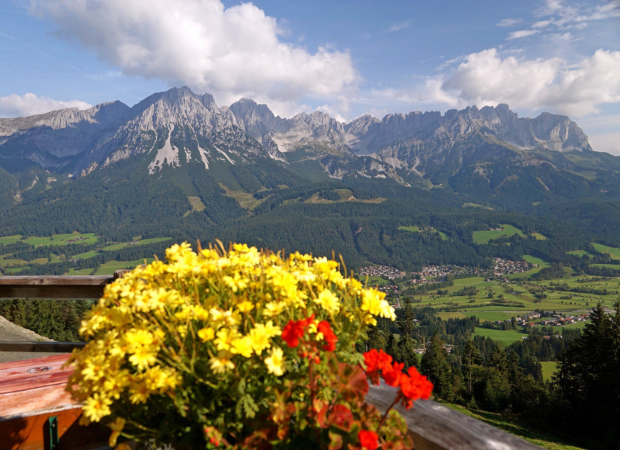 schöner Ausblick von der Terrasse der "Rübezahlalm" - Kufstein