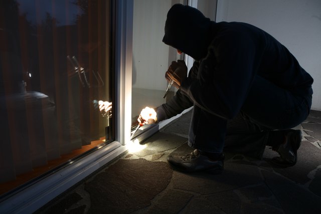 Bei den Einbrüchen in die Produktionsfirmen im Bezirk Grieskirchen verursachten die Täter laut Polizei enormen Sachschaden.