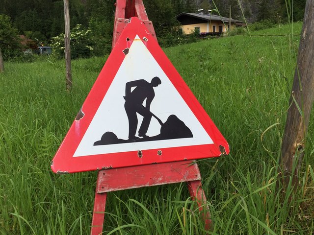 In Rußbach kann es bei der Ortsdurchfahrt zu Wartezeiten aufgrund einer Brückensanierung kommen. | Foto: Pehab