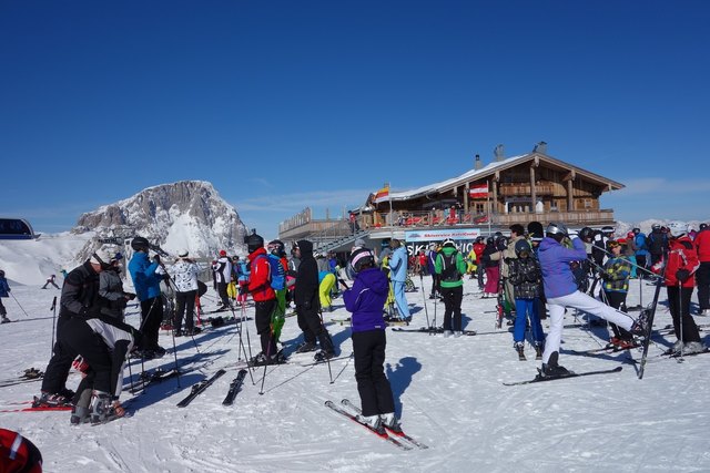 Die Bergstation der neuen Pontebba-Bahn ist am Kofelplatz Madritsche geplant, wo derzeit schon mehrere Seilbahnen ankommen.