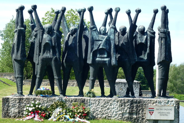 Ein Teil des Vortrags zur rechten Szene und NS- Aufarbeitung in Österreich sind auch die mahnenden Symbole des Erinnerns. | Foto: privat