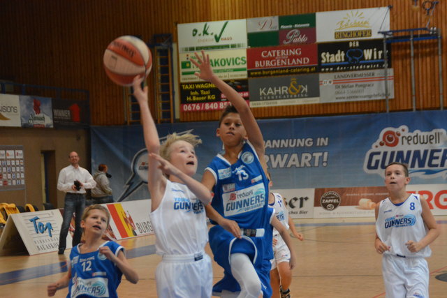 In der Halbzeitpause zeigten die U12-Gunners ihr Können.