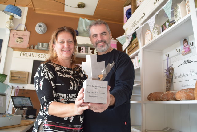Bettina und Andreas Raschbauer mit dem Henri. | Foto: Zeiler