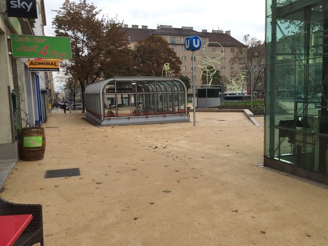 Wüstenplanet statt Grünoase: So sieht der Platz nach der Realisierung der Pläne aus. | Foto: Fries