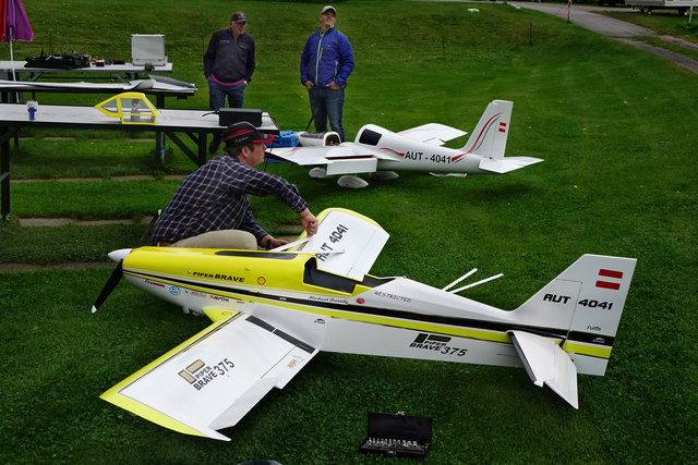 MFC-Lienz Obmann Michael Sussitz beim Zusammenbau seiner neuen Piper Pawnee. | Foto: Kozubowski