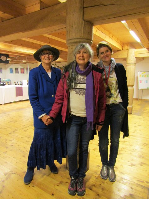 Hannelore Kaindel, Helga Neustifter und Marianne Rott vertraten nebst einigen anderen Ausstellern unseren Bezirk beim 1. Weinviertler Energiepfad.
