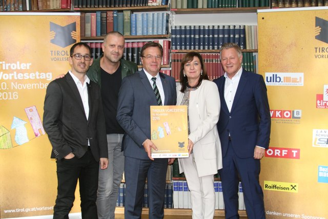 Präsentierten den 1. Tiroler Vorlesetag: Renk, Aichner, Platter, Palfrader, Krieghofer