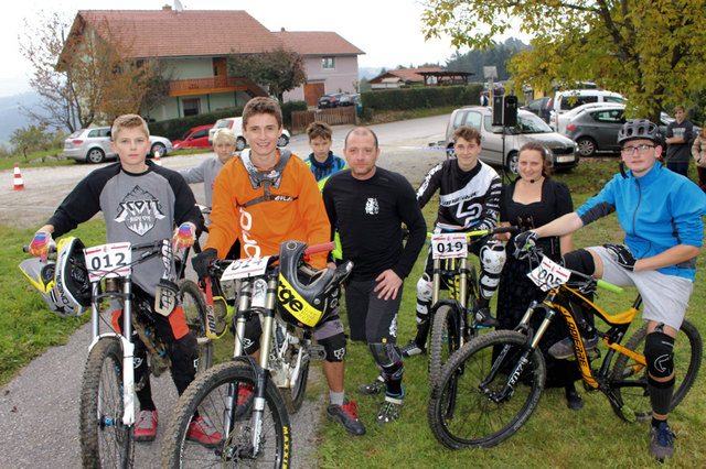 20 mutige Mountainbiker wagten sich auf die Strecke, Birgit Preschan war begeistert. | Foto: Cescutti