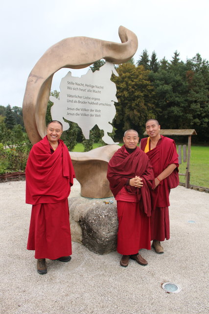 Besuch der tibetischen Mönche am Friedensweg in Hochburg