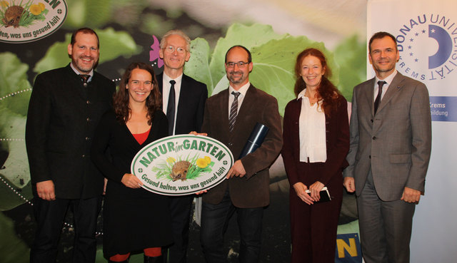 Gratuliert: Robert Lhotka ist Absolvent des ersten universitären Lehrgangs. | Foto: Natur im Garten