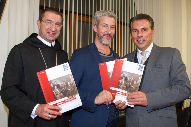 Peview von Universum History im Chiemseehof Salzburg: Korbinian Birnbacher (OSB ist Benediktiner und Erzabt der Erzabtei St. Peter in Salzburg), Chris Kurt Weisz ( FCKW Filmproduktion), Gerd Schneider ORF-Salzburg-Chefredakteur